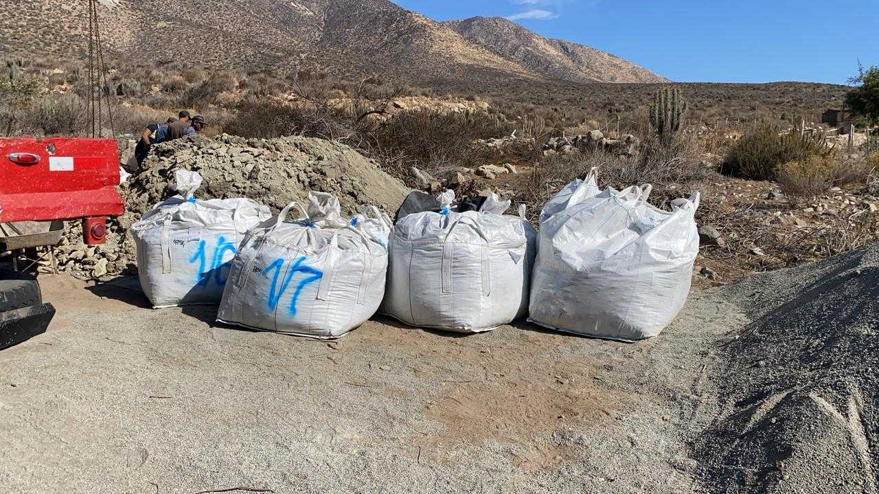 Maxisacos llenos, listos para el retiro.
